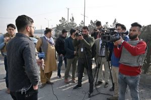 Afghanistan: Unemployment forces journalists to become street vendors