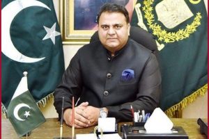 Hilarious! Pakistan minister Fawad Chaudhry says “Garlic is Adrakh,” Internet makes fun of him (VIDEO)