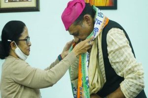 Kirti Azad joins TMC in Delhi, says personality like Mamata Banerjee needed to show country right direction