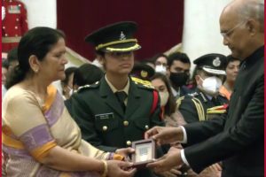 Late Major Vibhuti Shankar Dhoundiyal accorded Shaurya Chakra for his role; wife, mother receive award (Video)