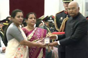 Galwan valley clash hero Col Santosh Babu posthumously receive Mahavir Chakra; mother, wife receive the award (VIDEO)