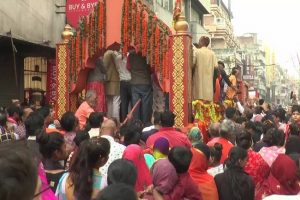 Goddess Annapurna ‘Shobha Yatra’ reaches Kanpur on its way to Varanasi