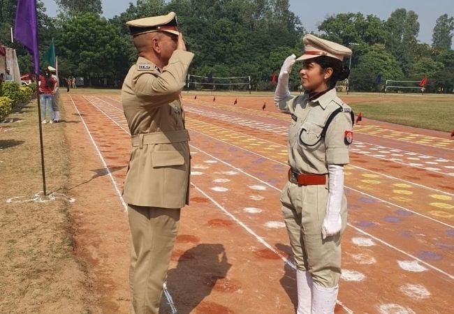 Viral Image: Police daughter salute officer father after graduation; Netizens showers love