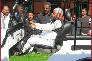 Bihar’s former CM Lalu Prasad Yadav flaunts his driving skills, drives his first vehicle in Patna (VIDEO)