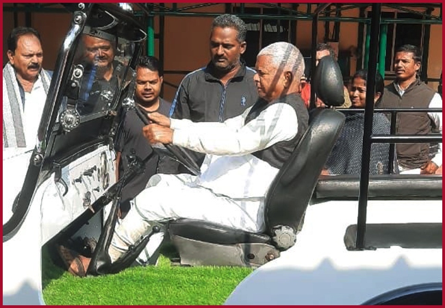 Bihar’s former CM Lalu Prasad Yadav flaunts his driving skills, drives his first vehicle in Patna (VIDEO)