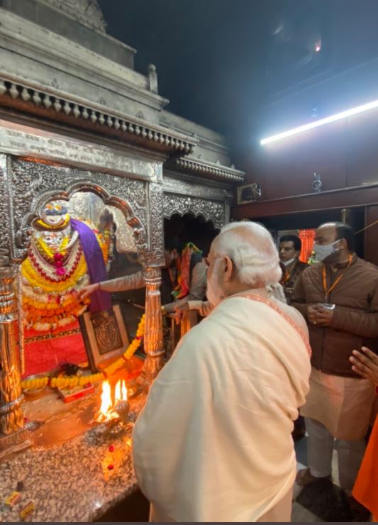 PM Modi offers prayers at Kaal Bhiarav temple