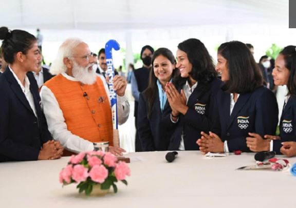PM Modi with members of Women Hockey team during an interaction organised at his residence in Lok Kalyan Marg