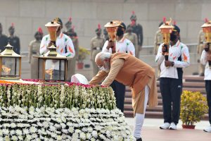 Vijay Diwas: PM Modi pays homage, participates in the reception ceremony of ‘Swarnim Vijay Mashaals’ at War Memorial