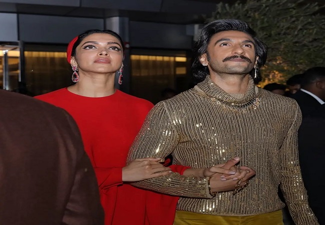 Ranveer Singh holds Deepika Padukone as ’83’ glimpse features on Burj Khalifa (VIDEO)
