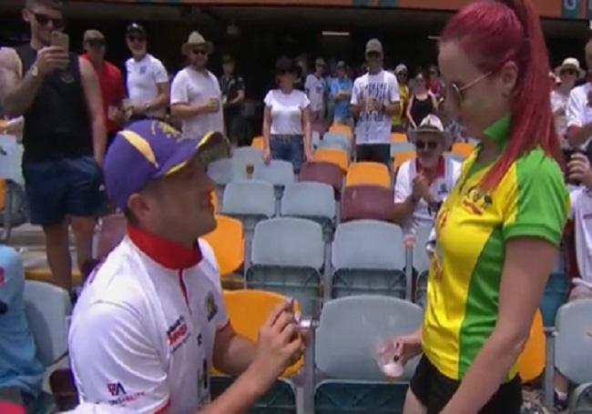 WATCH: England fan proposes to Australia supporter during 1st Ashes Test in Gabba