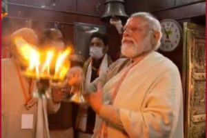 Varanasi: PM Modi offers prayers at Kaal Bhiarav temple (VIDEO)