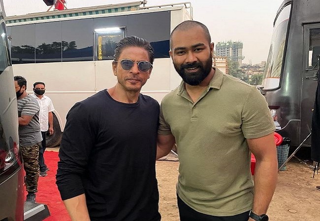 Trending: Shah Rukh Khan’s latest pic from the sets of ‘Pathan’ goes viral