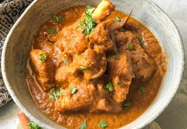 Is it love for husband or mutton? Veg husband asks wife to choose between him & mutton; Netizens left in splits