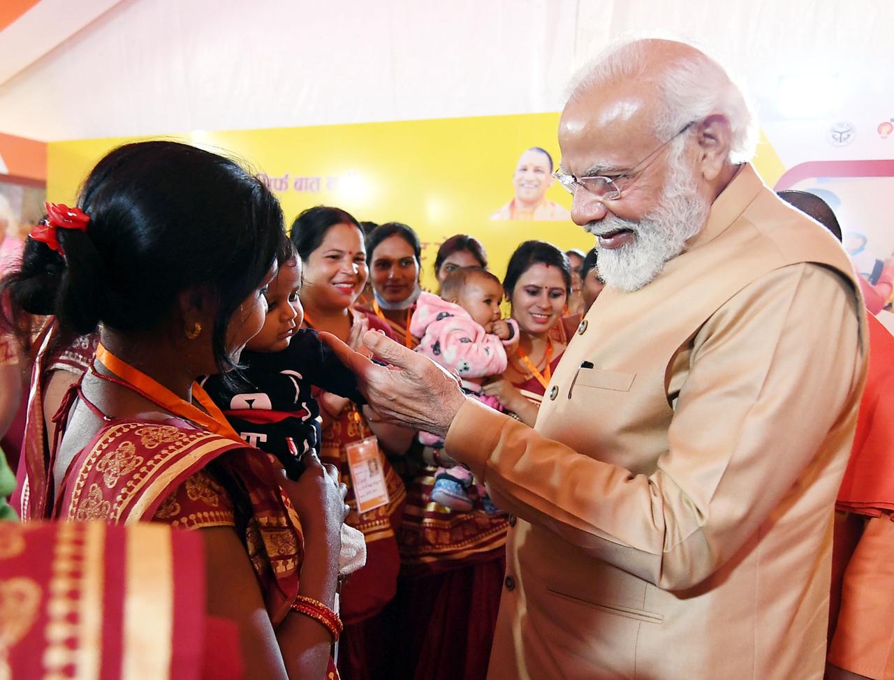 PM Modi meets women of Self-help groups
