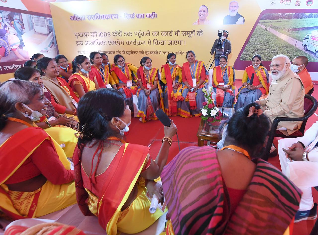 PM Modi meets women of Self-help groups