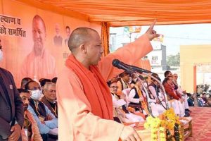 CM Yogi lambasts previous govts over recovery of Rs 177 crore in IT raids