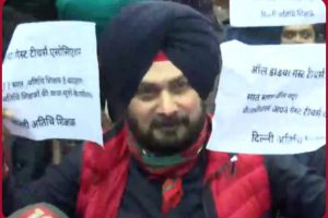 Navjot Singh Sidhu joins protesting teachers outside Delhi CM Kejriwal’s residence