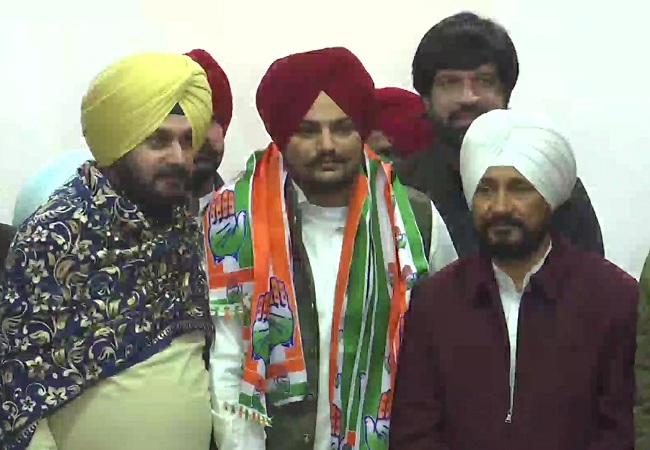 Singer Sidhu Moose Wala joins Congress ahead of Punjab Assembly polls
