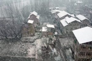 WATCH: Jammu & Kashmir’s Srinagar wakes up to a blanket of snow