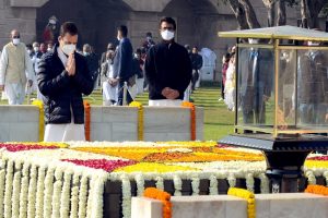 Rahul Gandhi says ‘Gandhi Ji was shot dead by Hindutvavadi’, leaves internet divided