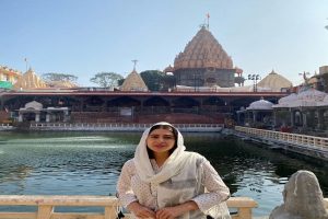 Sara Ali Khan seeks blessings at Mahakaleshwar Jyotirlinga temple [See Pics]