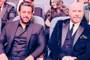 Salman Khan introduces him to John Travolta in most humble way (VIDEO)