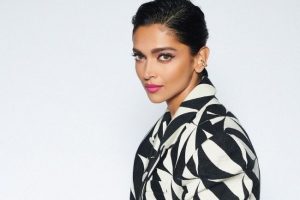Deepika Padukone & an Influencer’s Twitter exchange over Deepika’s ‘tiny clothing’ in Gehraiyaan