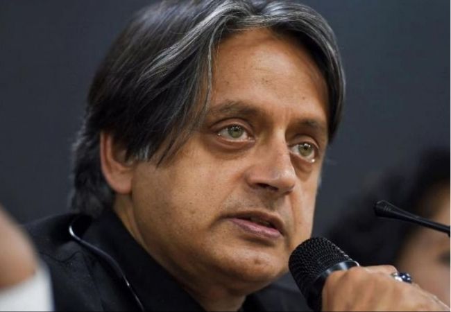 Congress MP Shashi Tharoor encourages usage of eco-friendly food packaging; Netizens raise concern over high budget