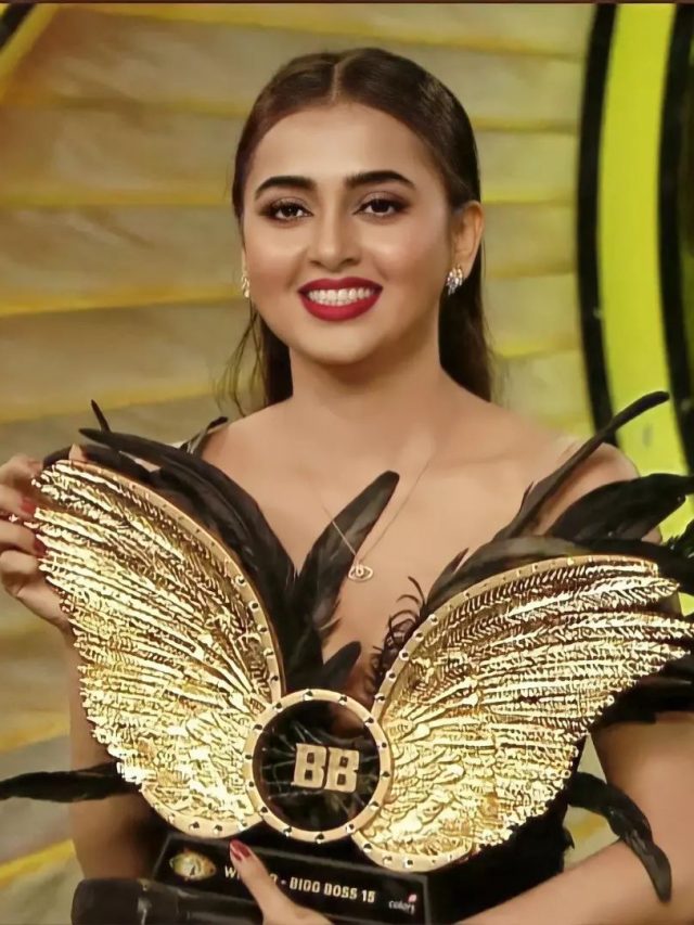 Tejasswi Prakash lifts the Bigg Boss 15 trophy