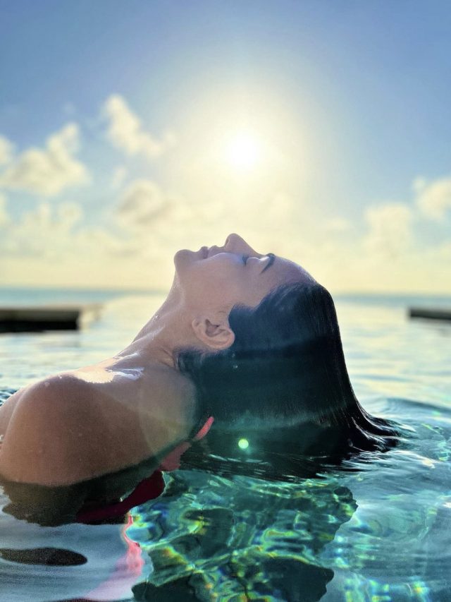 Kiara Advani shares hot photos; fans ask where is Siddharth