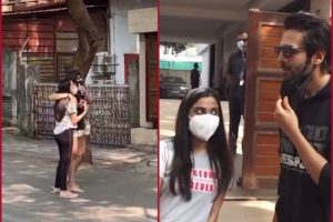 Female fans scream for Kartik Aaryan for hours, their excitement brings actor out of house (VIDEO)