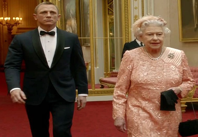 ‘James Bond’ Daniel Craig receiving same real-life spy honour upsets netizens; See reactions
