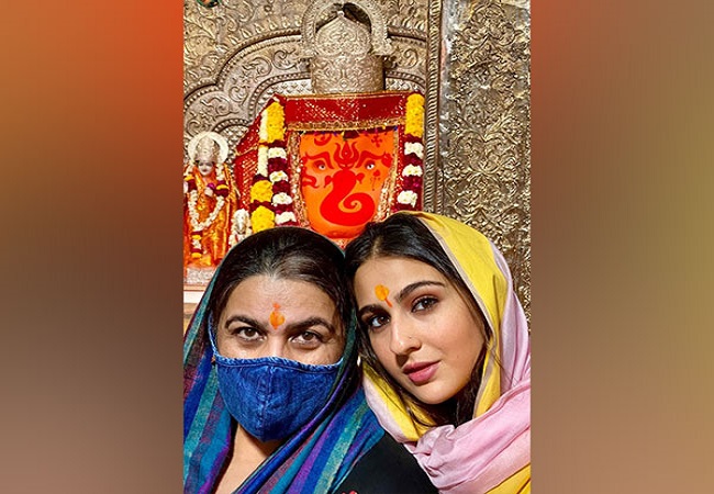 IN PICS: Sara Ali Khan, Amrita Singh seek blessings at Khajrana Ganesh temple in Indore