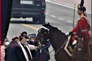R-Day: Virat, elite horse of President’s Bodyguard retires; President Kovind, PM Modi bid farewell (VIDEO)
