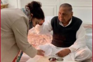 After joining BJP Aparna Yadav takes blessings of Samajwadi Party patriarch Mulayam Singh Yadav