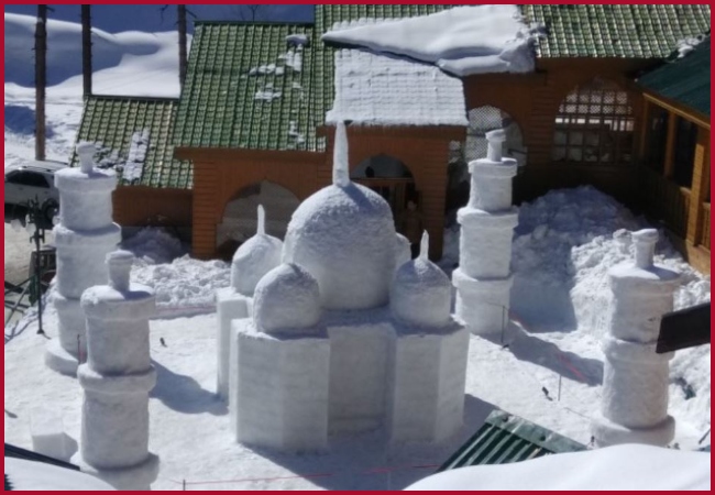 Snow sculpture of Taj Mahal, a new attraction for tourists at J-K’s Gulmarg