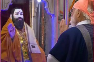 PM Modi offers prayers at Guru Ravidas Vishram Dham Temple at Karol Bagh (VIDEO)