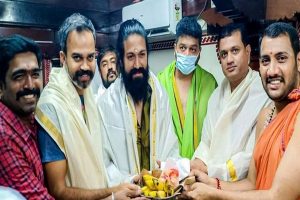 Team ‘KGF: Chapter 2’ visits Mangaluru temple ahead of film release