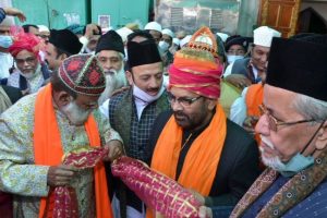 Ajmer: Mukhtar Abbas Naqvi offers ‘chadar’ sent by PM Modi at shrine of Khwaja Moinuddin Chishti