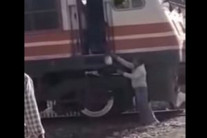 VIRAL VIDEO: Driver brings train to halt at railway crossing to collect kachori, this is what happened next