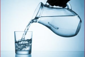 Drinking excess water fraught with health risks; how much water should an adult drink?