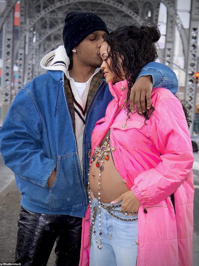 Rihanna flaunts her Baby Bump