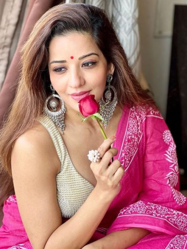 Bhojpuri actress Monalisa sizzles in Pink saree