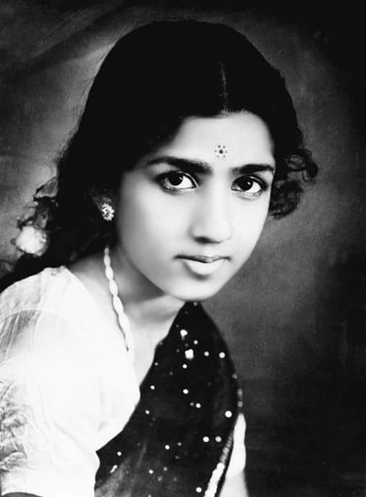 Legendary singer Lata Mangeshkar passes away at 92