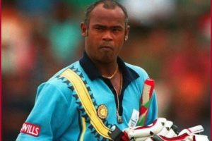 Ex-India cricketer Vinod Kambli arrested for ramming his car into building gate, released on bail