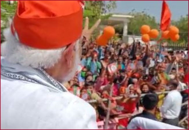 A day after historic win in UP, PM Modi holds roadshow in Gujarat (VIDEO)