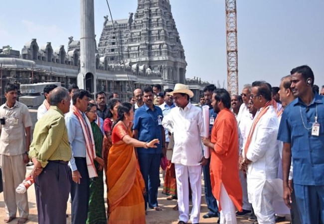 Telangana: KCR attends ‘Maha Kumbha Samprokshana’ ceremony at Yadadri Temple