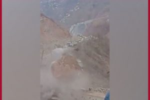 Vehicular movement suspended on Srinagar-Jammu National Highway due to landslide