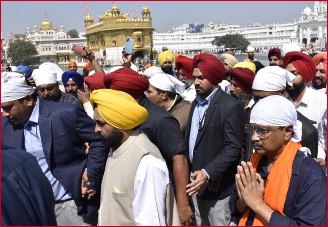 Amritsar: Bhagwant Mann, Arvind Kejriwal visit Golden Temple to seek blessings