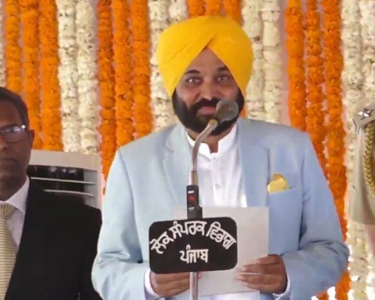 Live Bhagwant Mann Bhagwant Mann Takes Oath As The Chief Minister Of Punjab In Khatkar Kalan